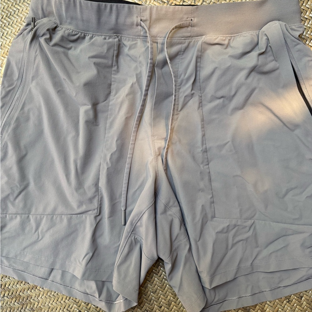 Men’s Lululemon License To Train 7” short - XL gray